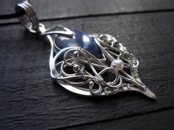silver-blue-labradorite-pendant